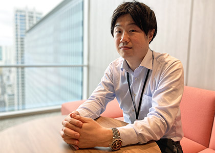 全社で働き方改革を推進していることで、仕事とプライベートを両立しやすく、休日もしっかり取れます。 日立グループは会社規模が大きく、一つの仕事に多くの人が関わっています。他部署とのやり取り・調整等を通して、関係者と協働した業務遂行能力やコミュニケーション能力を磨くことができ、派遣社員様ご自身のスキルアップも期待できる環境かと思います。 ぜひ一緒に日立グループで働きましょう!