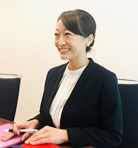 コミュニケーション力や対応力、洞察力が磨かれる職場です。 良い意味でも悪い意味でも「常に見られる」お仕事なので、その緊張感は大切です。 きちんとした言葉遣いや美しい所作を身につけることで、人として信頼される立ち振る舞いができるようになります!