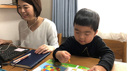 ▲年少(3歳)の息子さんと共に在宅勤務を行うママ社員