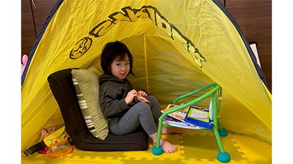 ▲家の中にテントを張り、素敵な遊び場を作ったママ社員のアイデア！